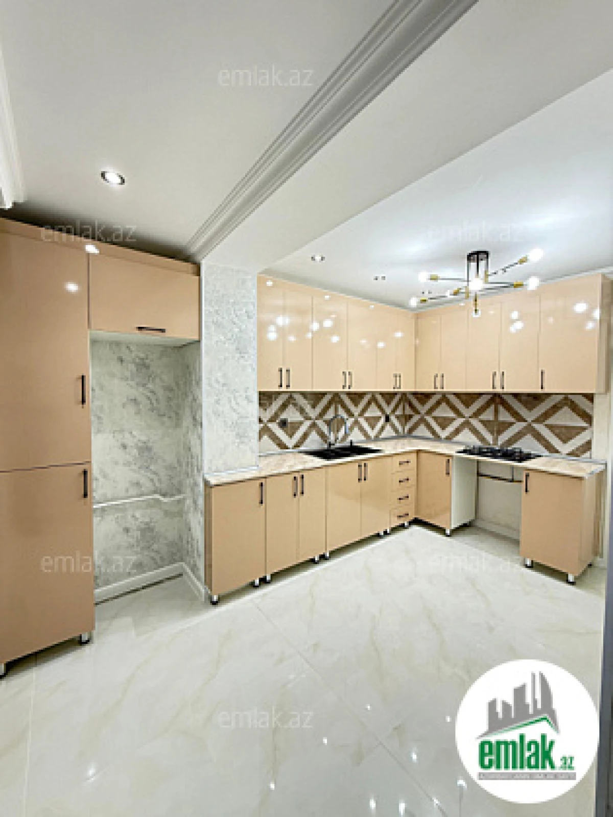 Satılır 3 otaqlı köhnə tikili 75 m²
