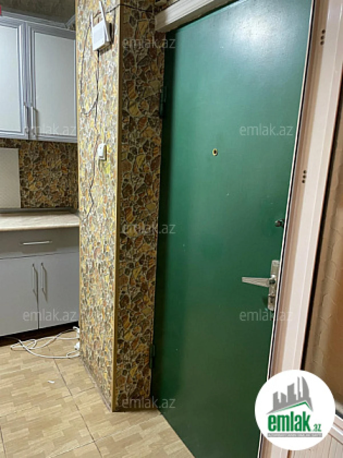 Satılır 1 otaqlı köhnə tikili 32 m²