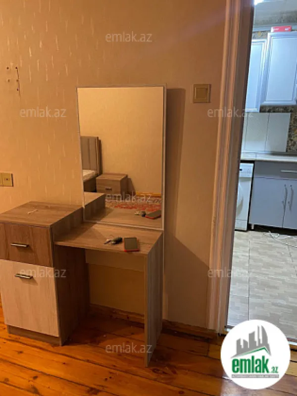 Satılır 1 otaqlı köhnə tikili 32 m²