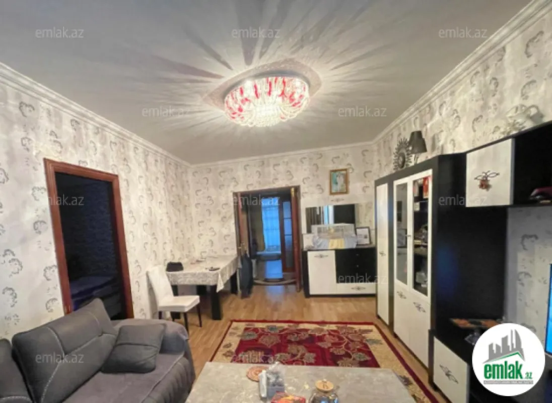 Satılır 4 otaqlı köhnə tikili 110 m²
