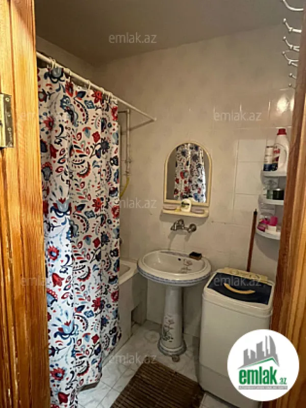 Satılır 2 otaqlı köhnə tikili 58 m²