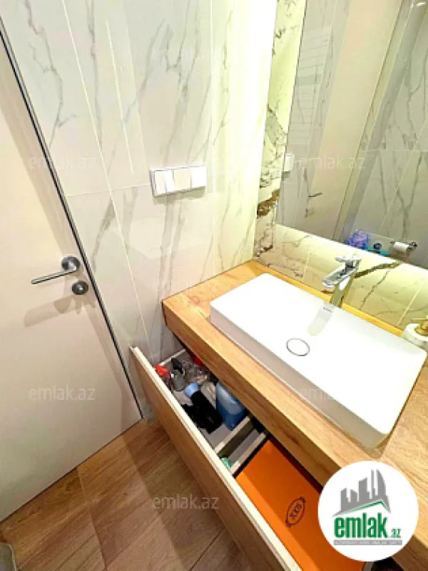 Satılır 2 otaqlı köhnə tikili 55.5 m²