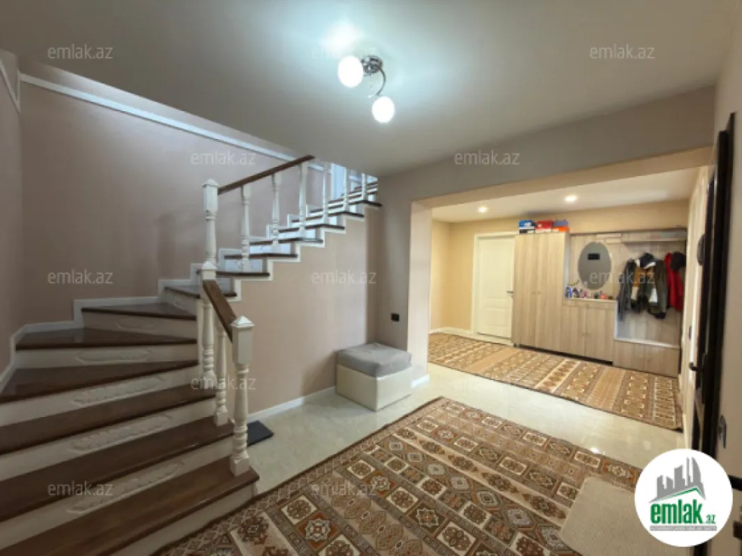 Satılır 6 otaqlı həyət evi 240 m²