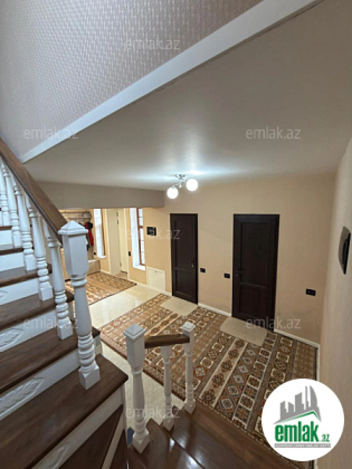 Satılır 6 otaqlı həyət evi 240 m²