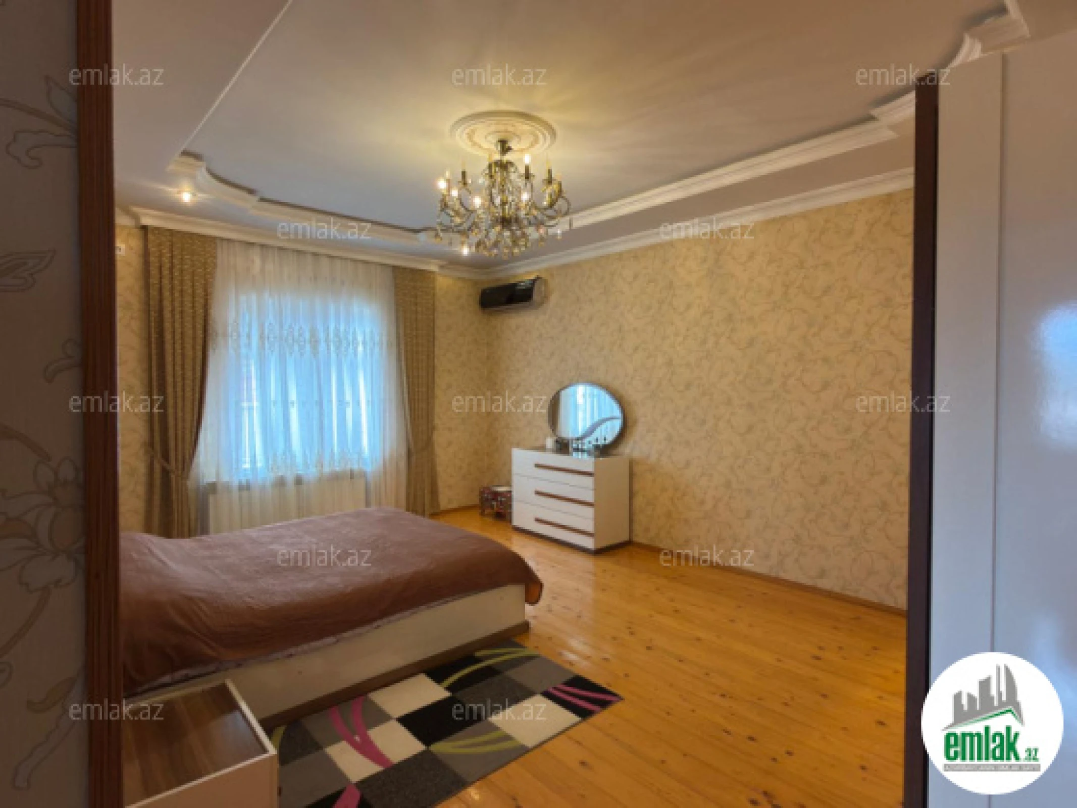 Satılır 6 otaqlı həyət evi 240 m²