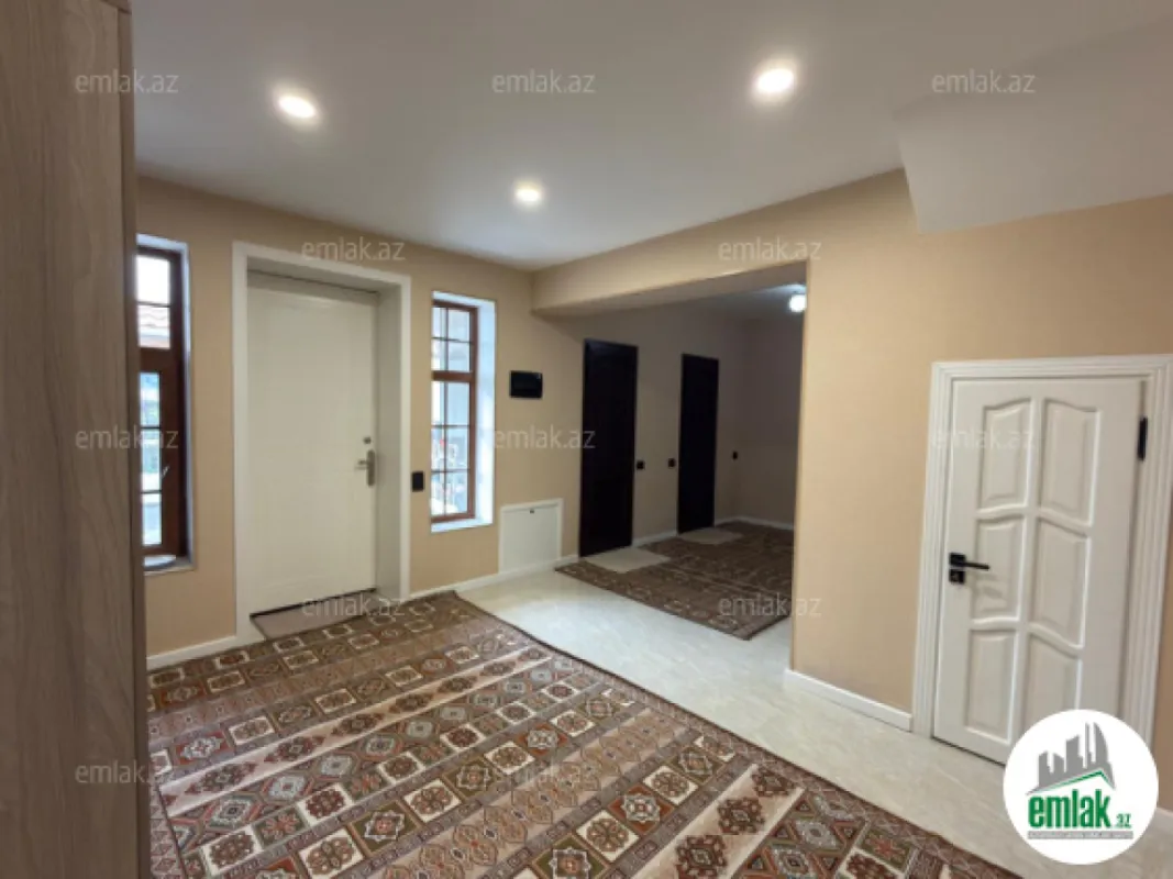 Satılır 6 otaqlı həyət evi 240 m²