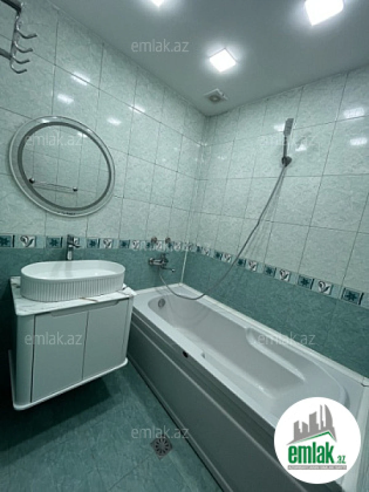 Satılır 2 otaqlı köhnə tikili 62 m²