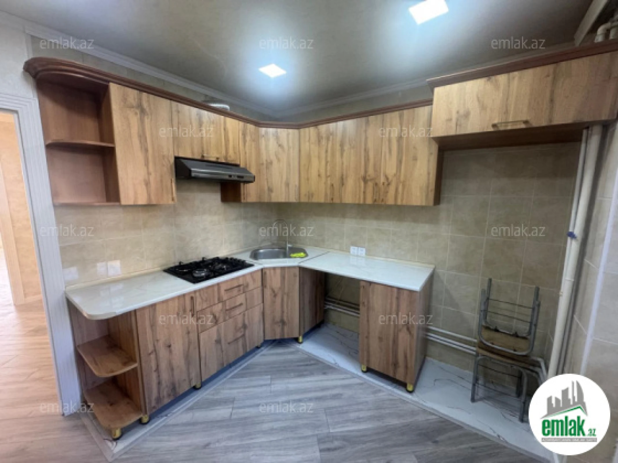 Satılır 4 otaqlı köhnə tikili 85 m²