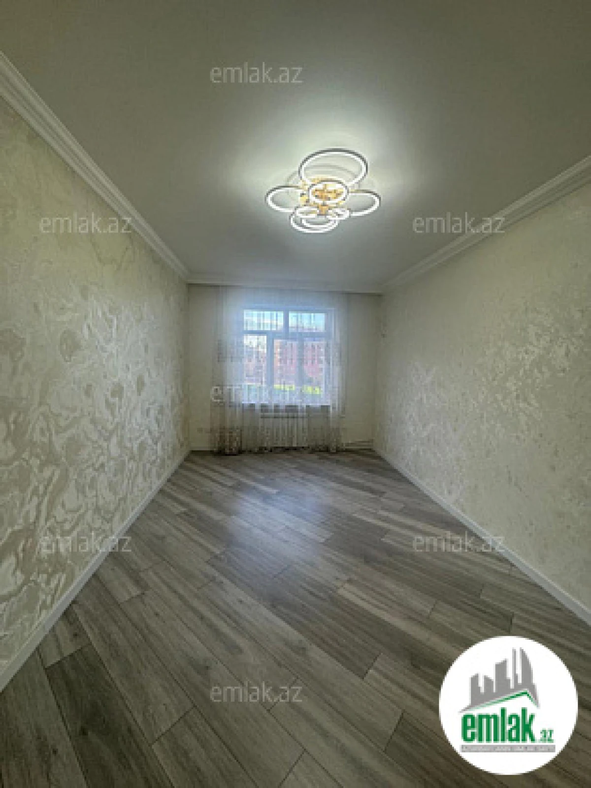 Satılır 4 otaqlı köhnə tikili 85 m²