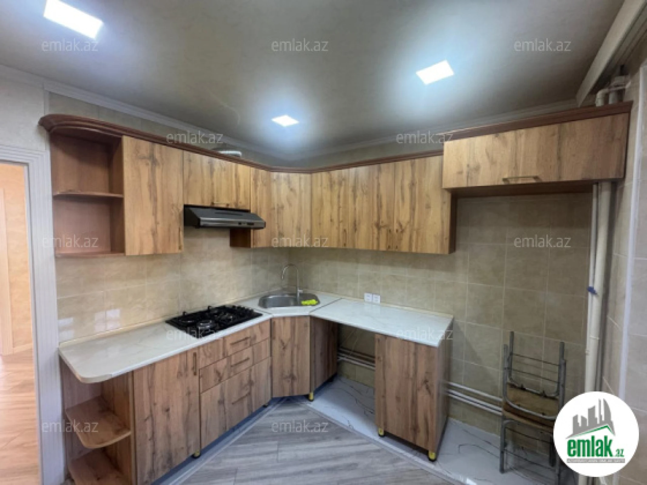 Satılır 4 otaqlı köhnə tikili 85 m²