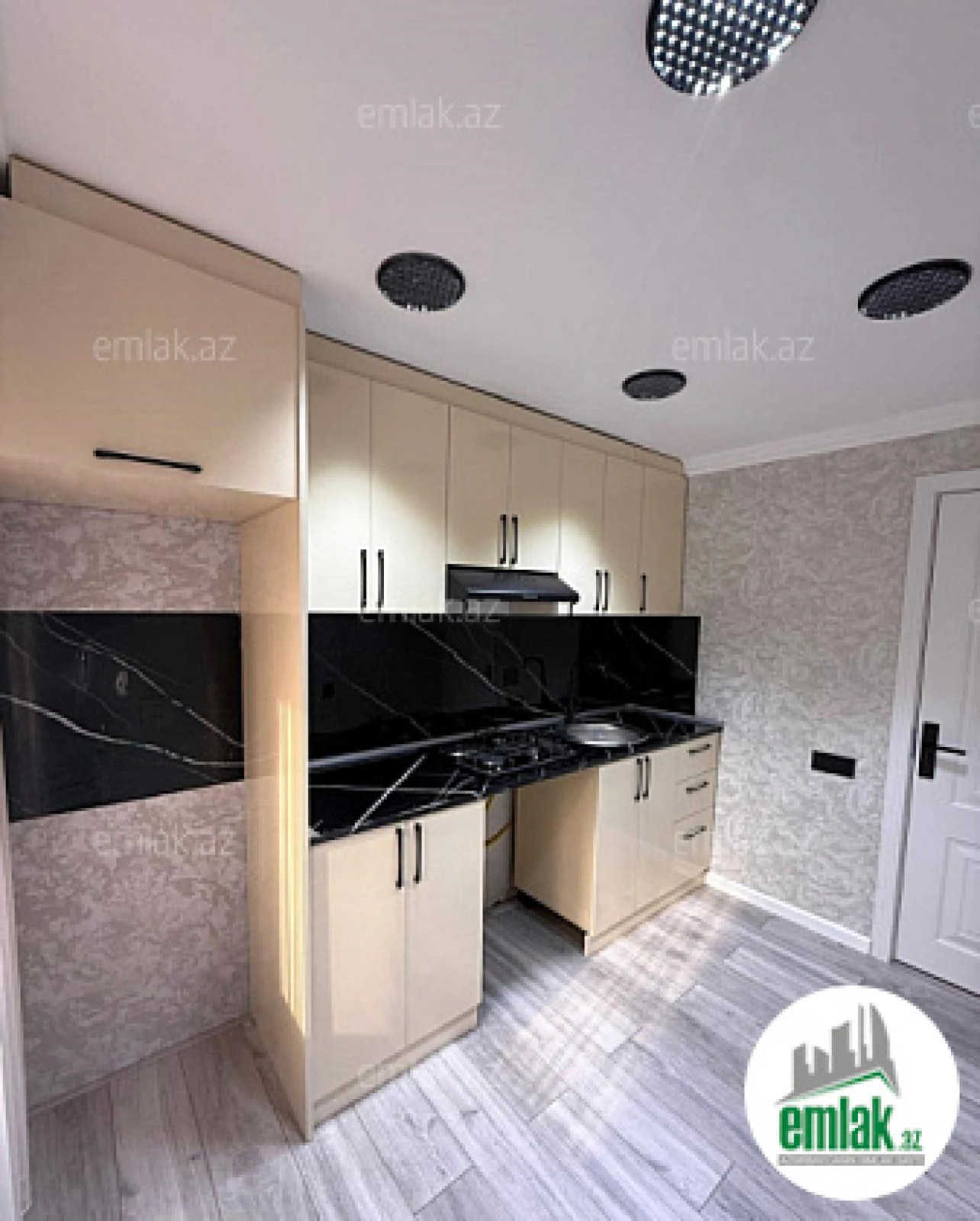 Satılır 3 otaqlı köhnə tikili 75 m²