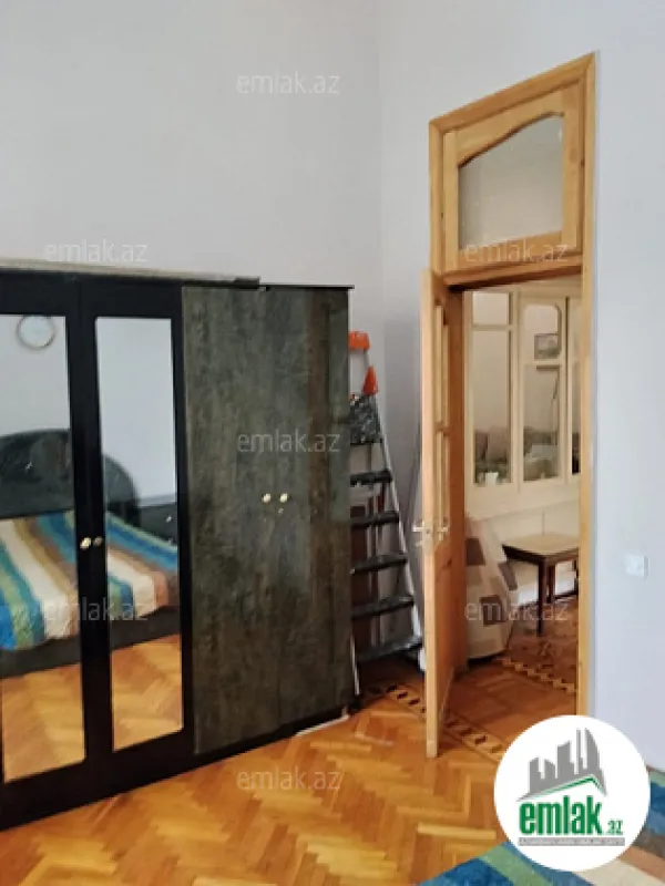 Satılır 3 otaqlı köhnə tikili 78 m²