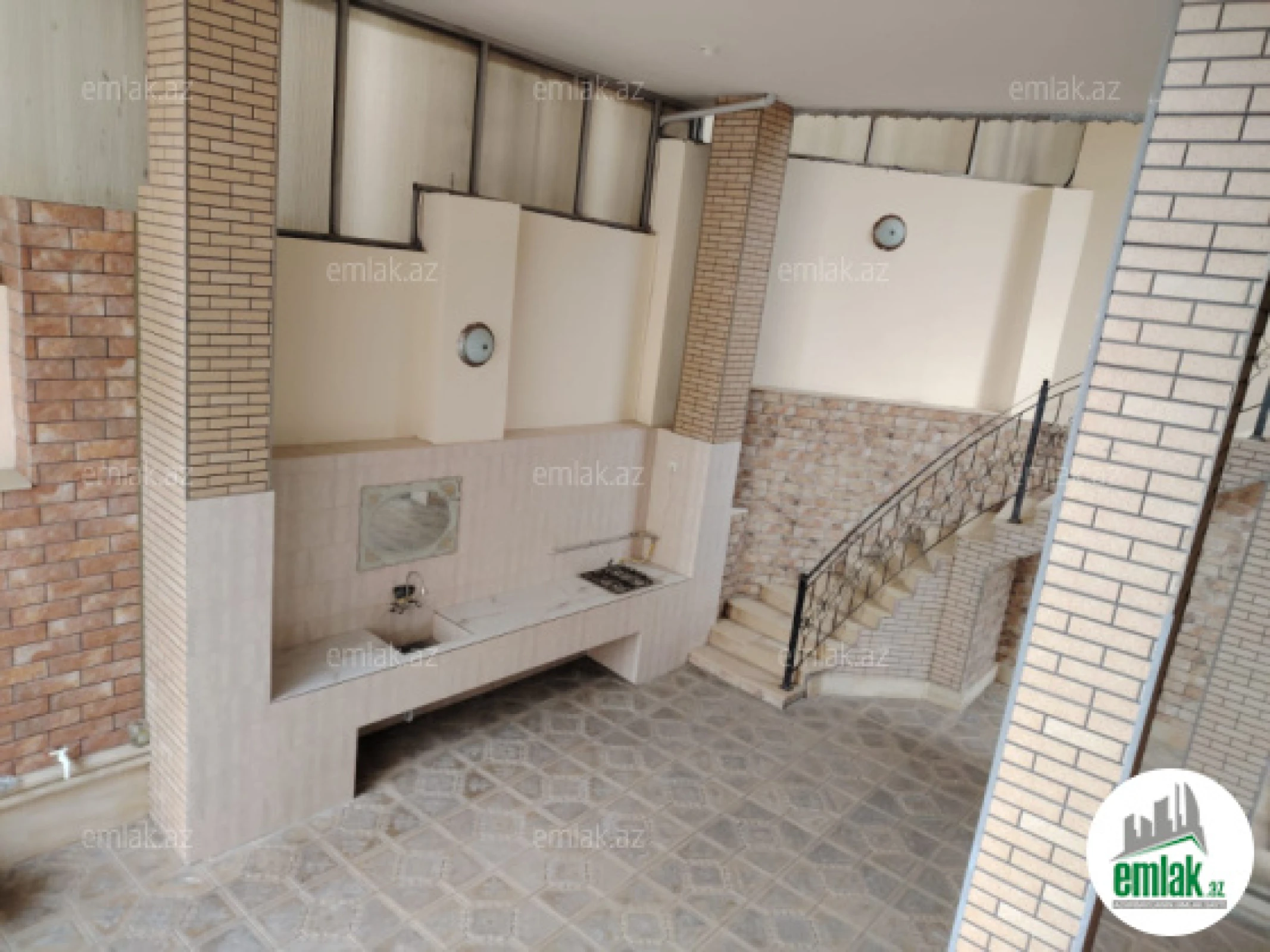 Satılır 6 otaqlı həyət evi 520 m²