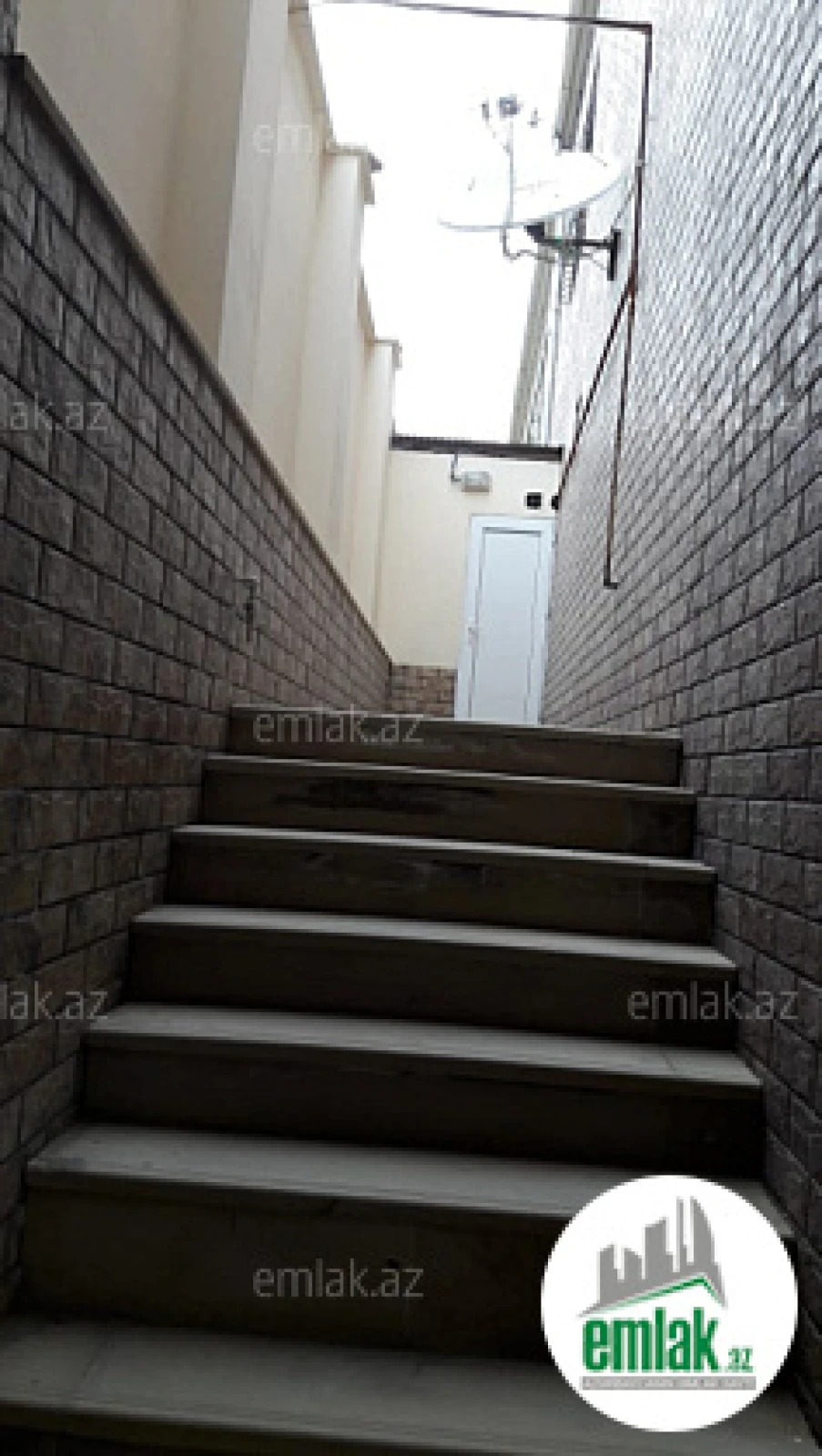 Satılır 6 otaqlı həyət evi 520 m²