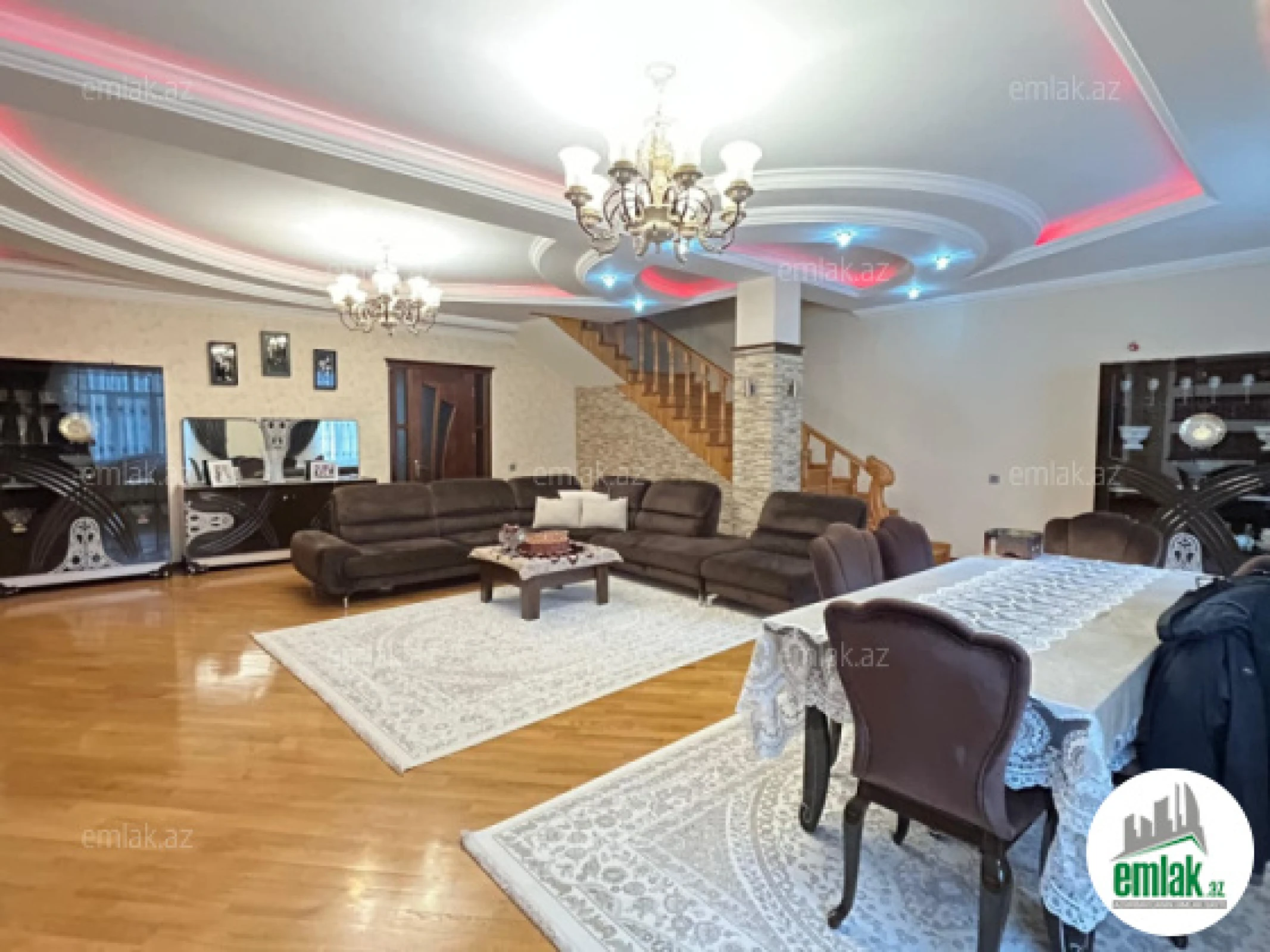 Satılır 6 otaqlı həyət evi 520 m²