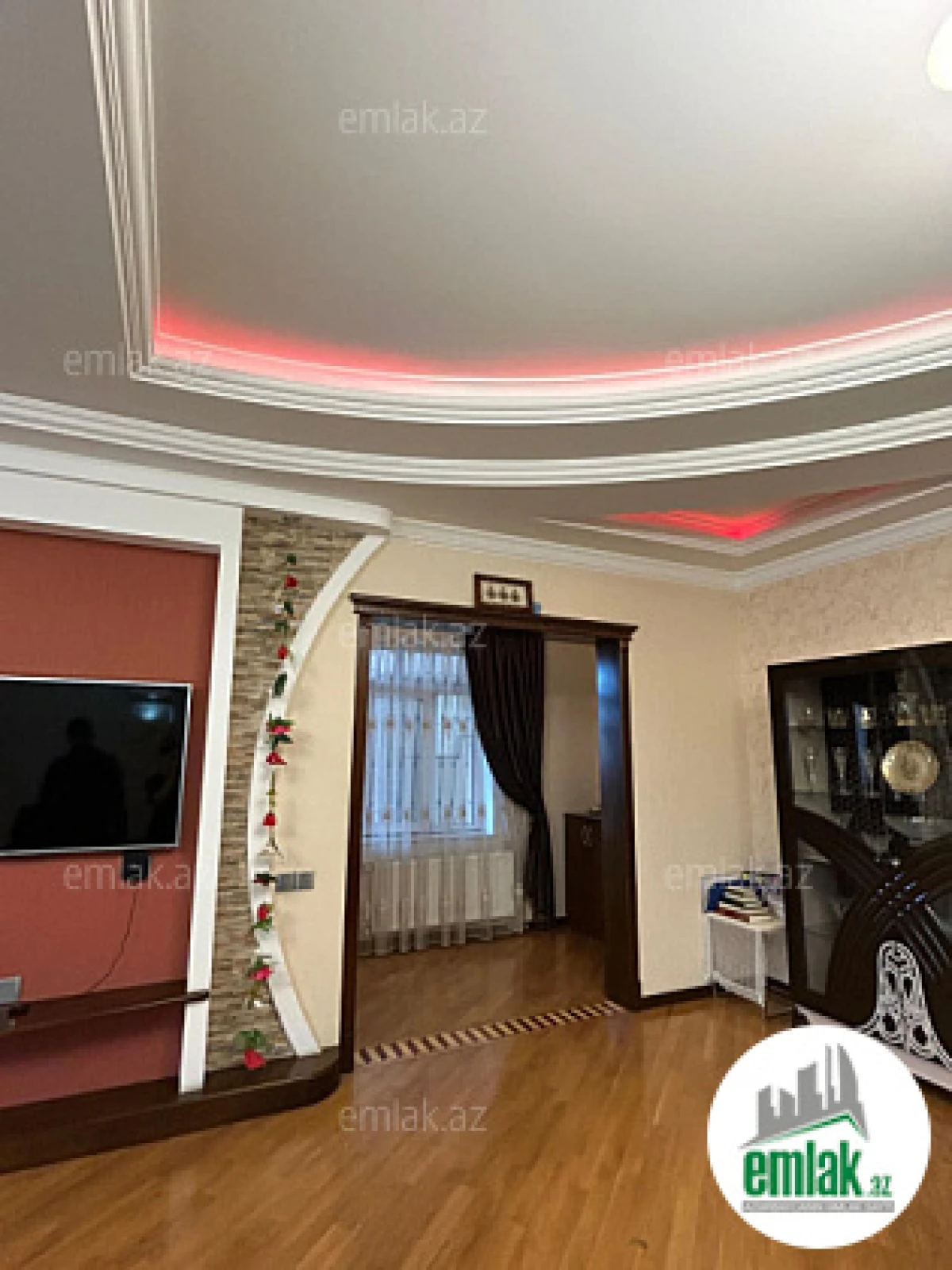 Satılır 6 otaqlı həyət evi 520 m²