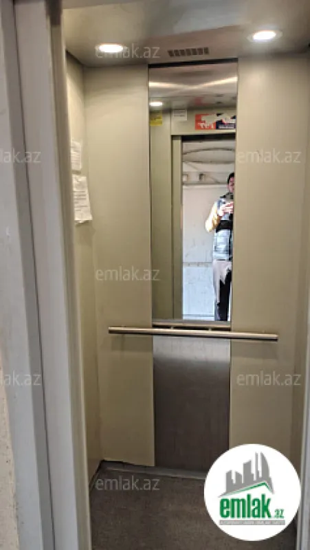 Satılır 2 otaqlı köhnə tikili 64 m²