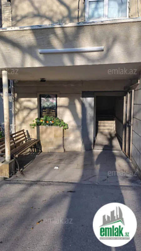 Satılır 2 otaqlı köhnə tikili 64 m²