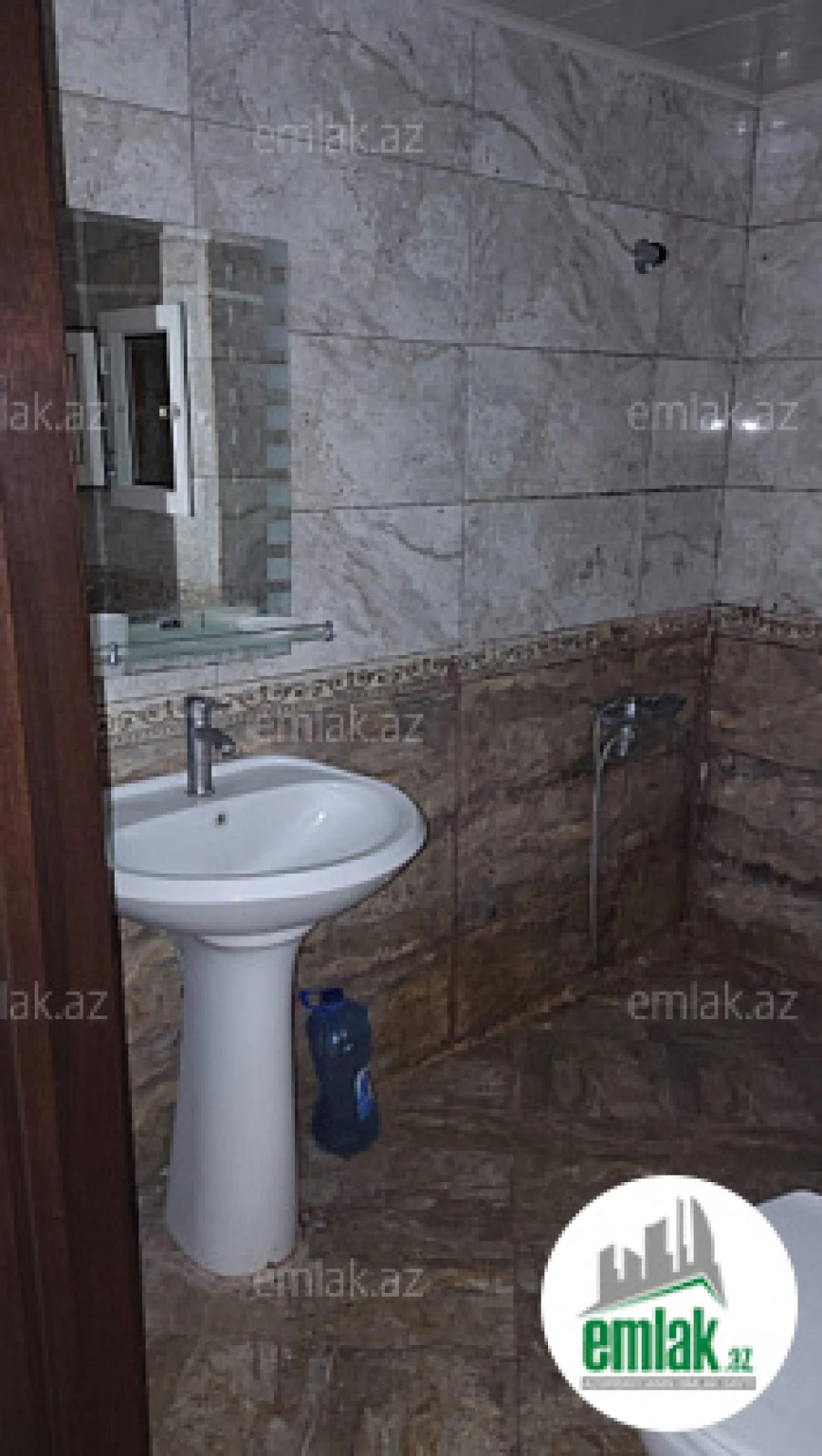 Satılır 2 otaqlı köhnə tikili 64 m²