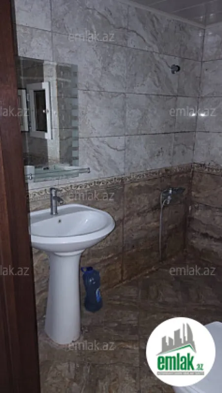 Satılır 2 otaqlı köhnə tikili 64 m²