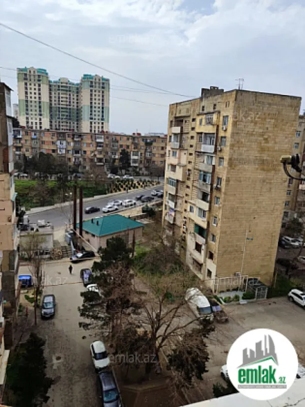 Satılır 4 otaqlı köhnə tikili 110 m²