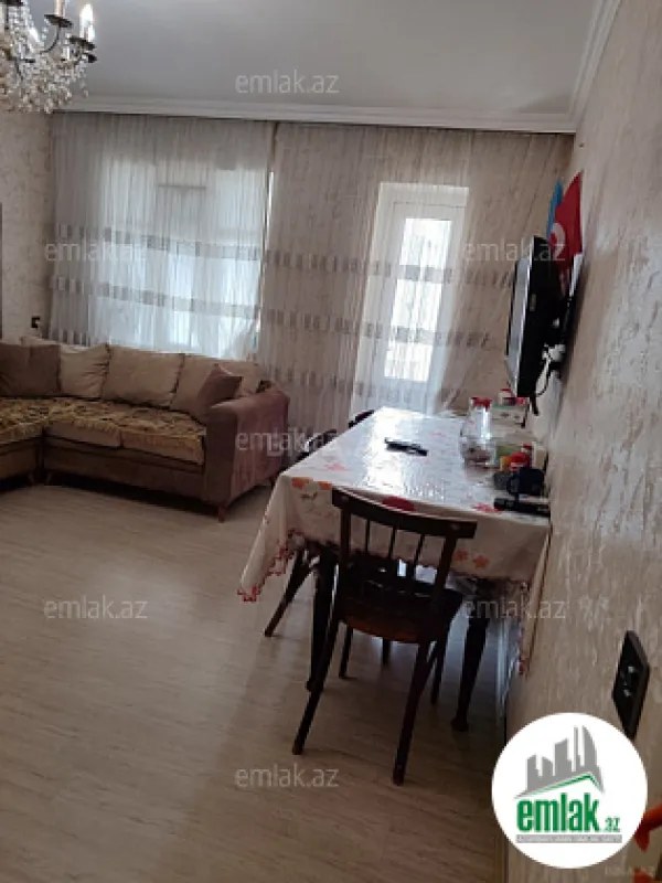 Satılır 4 otaqlı köhnə tikili 110 m²