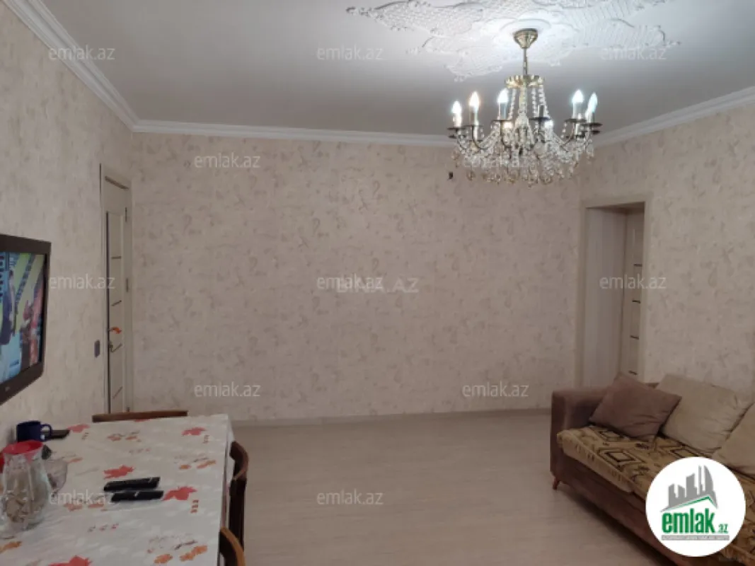 Satılır 4 otaqlı köhnə tikili 110 m²
