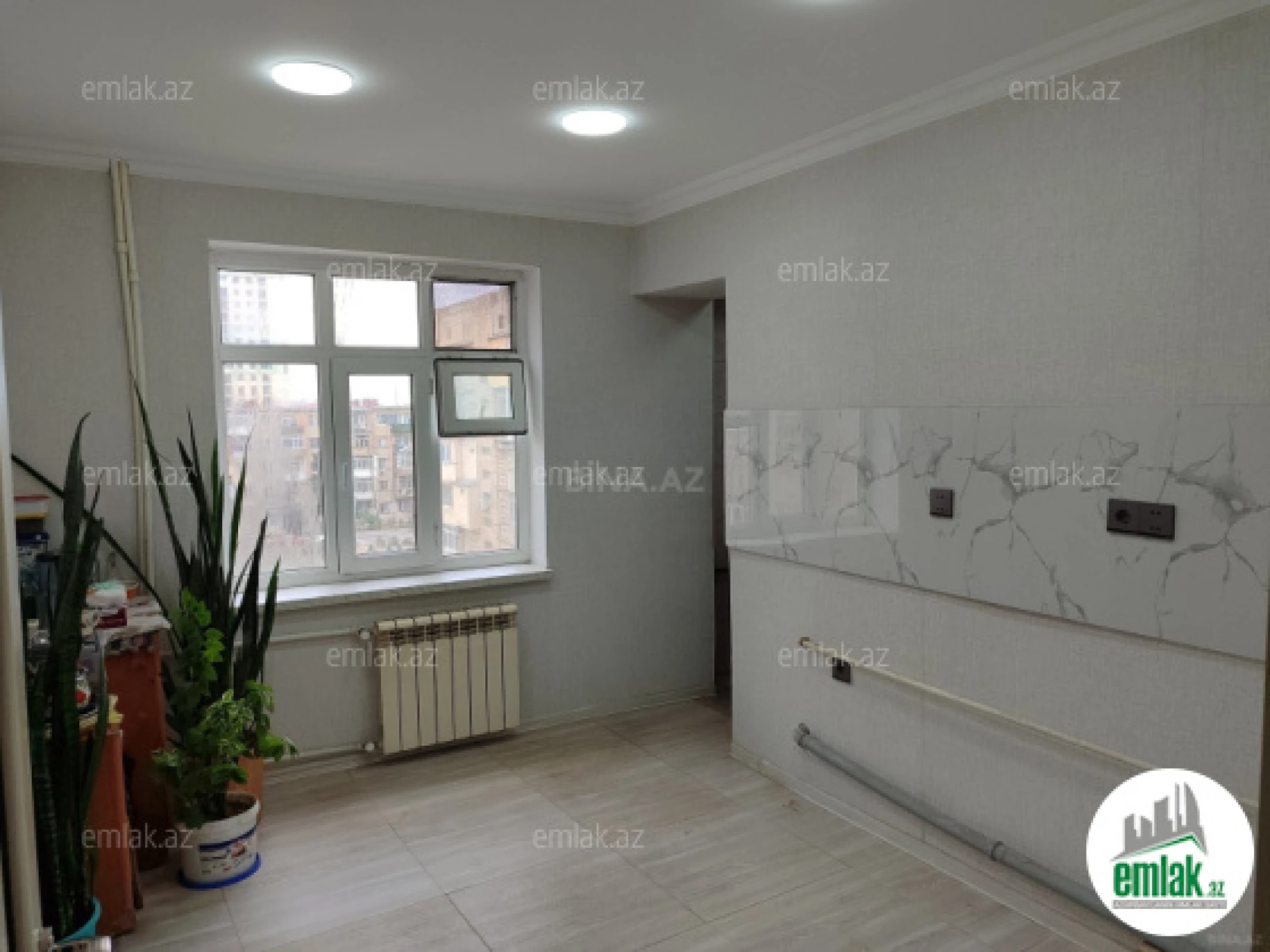 Satılır 4 otaqlı köhnə tikili 110 m²