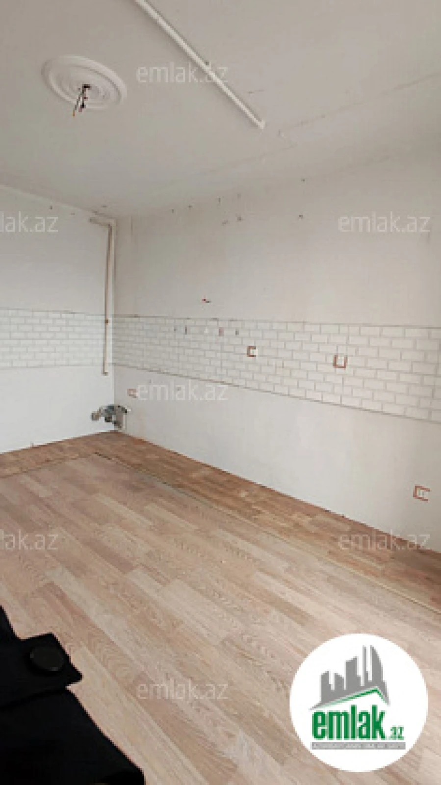 Satılır 2 otaqlı köhnə tikili 55 m²