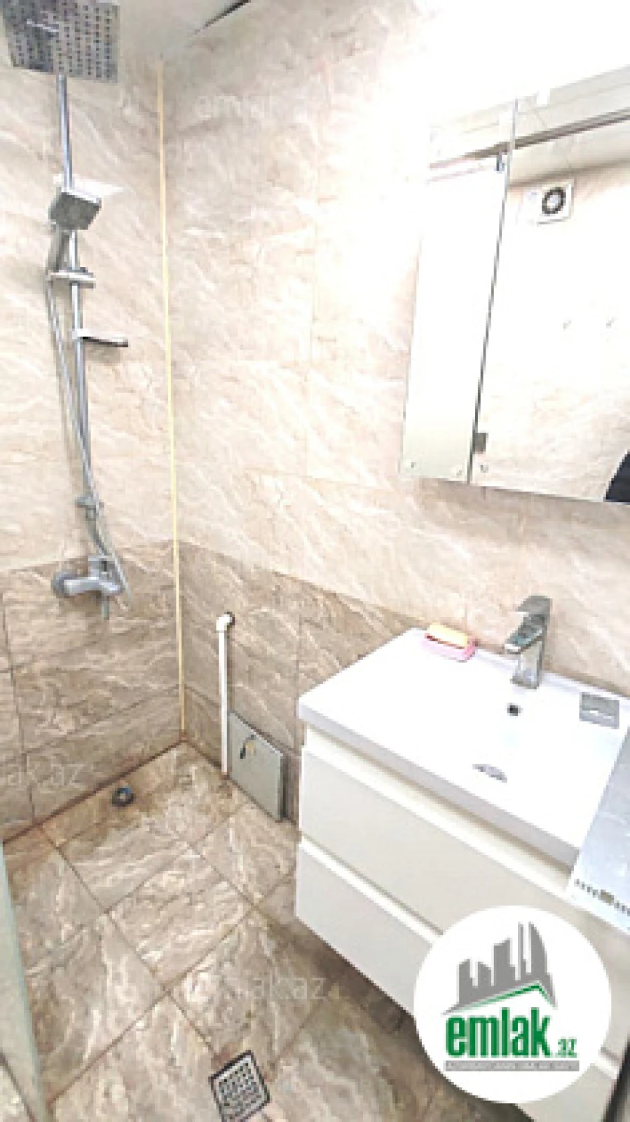Satılır 2 otaqlı köhnə tikili 55 m²
