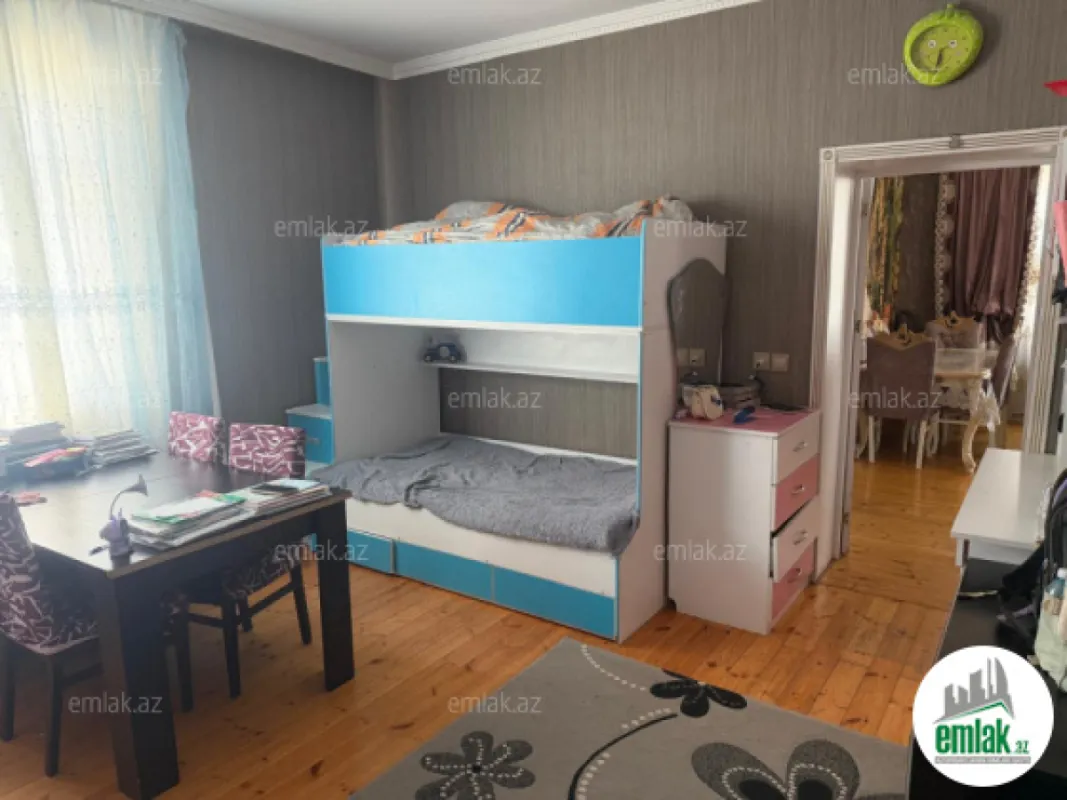 Satılır 6 otaqlı həyət evi 200 m²