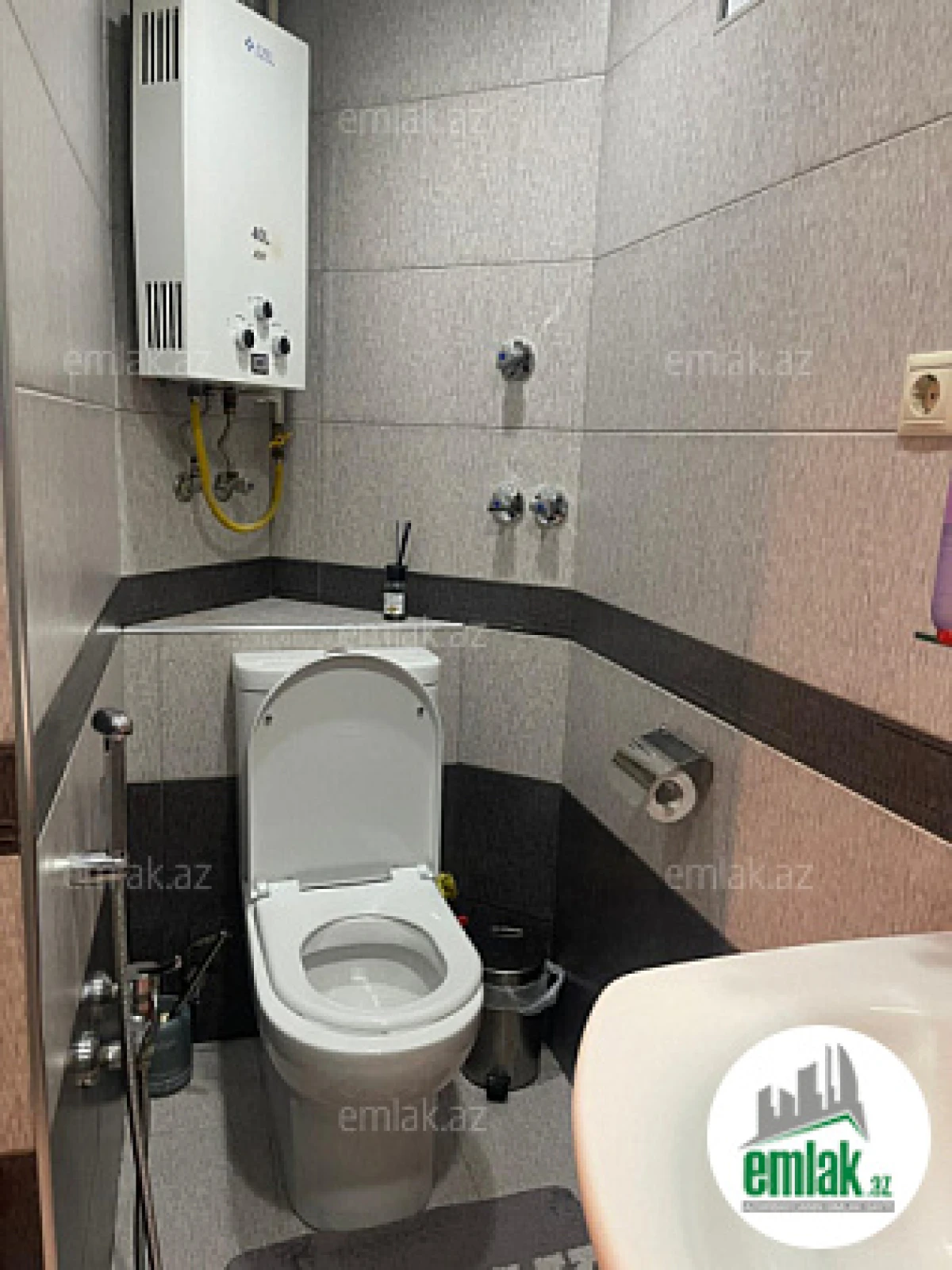 Satılır 3 otaqlı köhnə tikili 70 m²