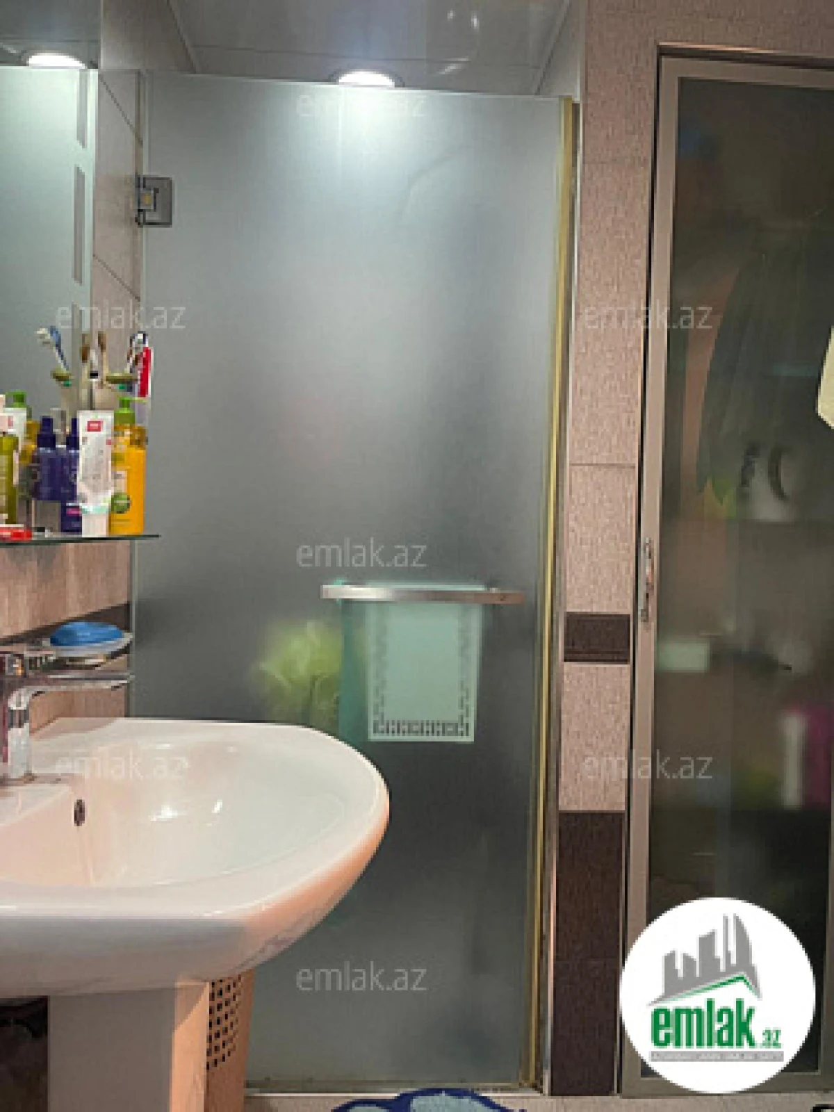 Satılır 3 otaqlı köhnə tikili 70 m²