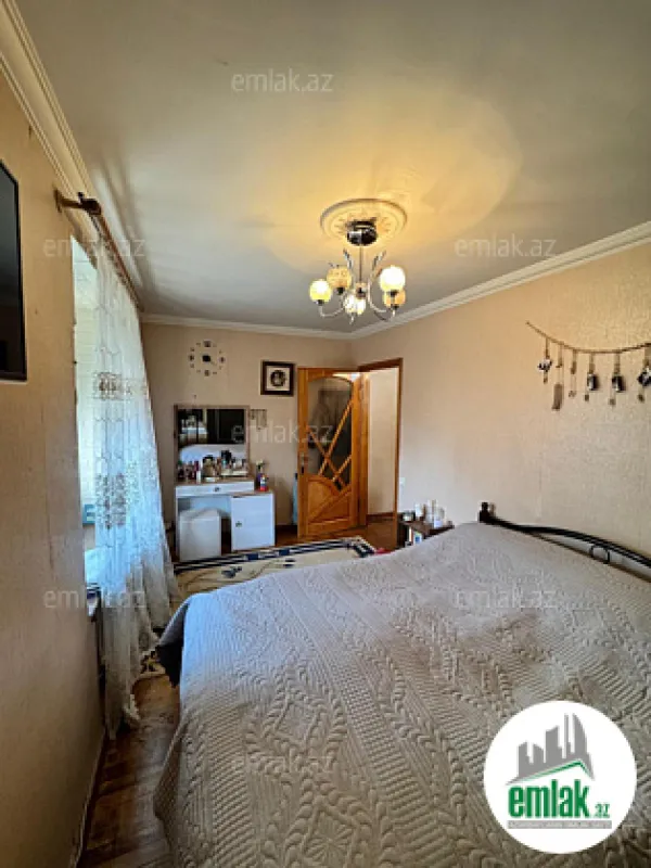 Satılır 2 otaqlı köhnə tikili 55 m²