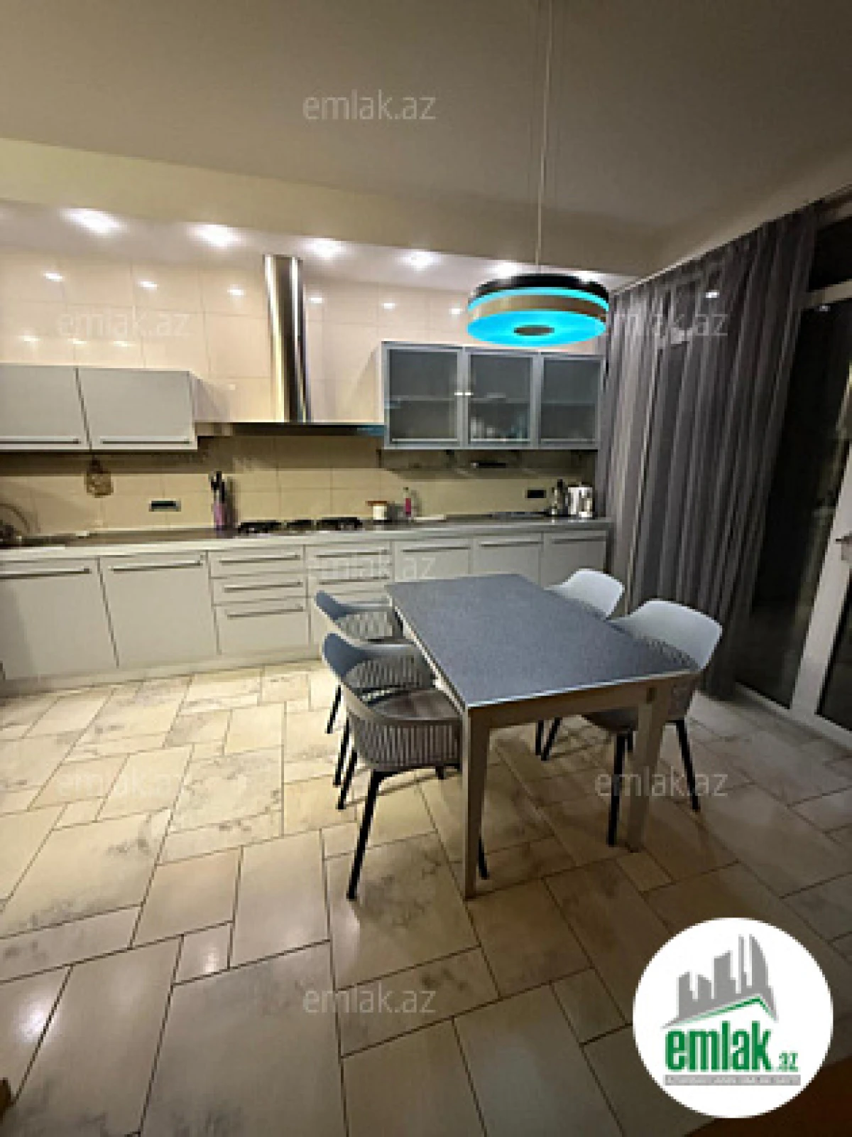 Satılır 4 otaqlı yeni tikili 210 m²