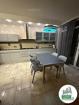 Satılır 4 otaqlı yeni tikili 210 m²