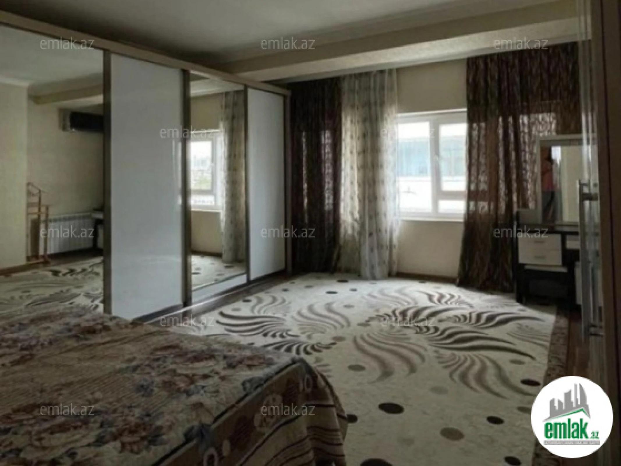 Satılır 5 otaqlı köhnə tikili 232 m²