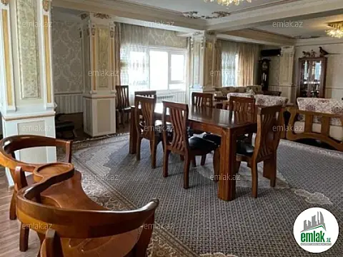 Satılır 5 otaqlı köhnə tikili 232 m²