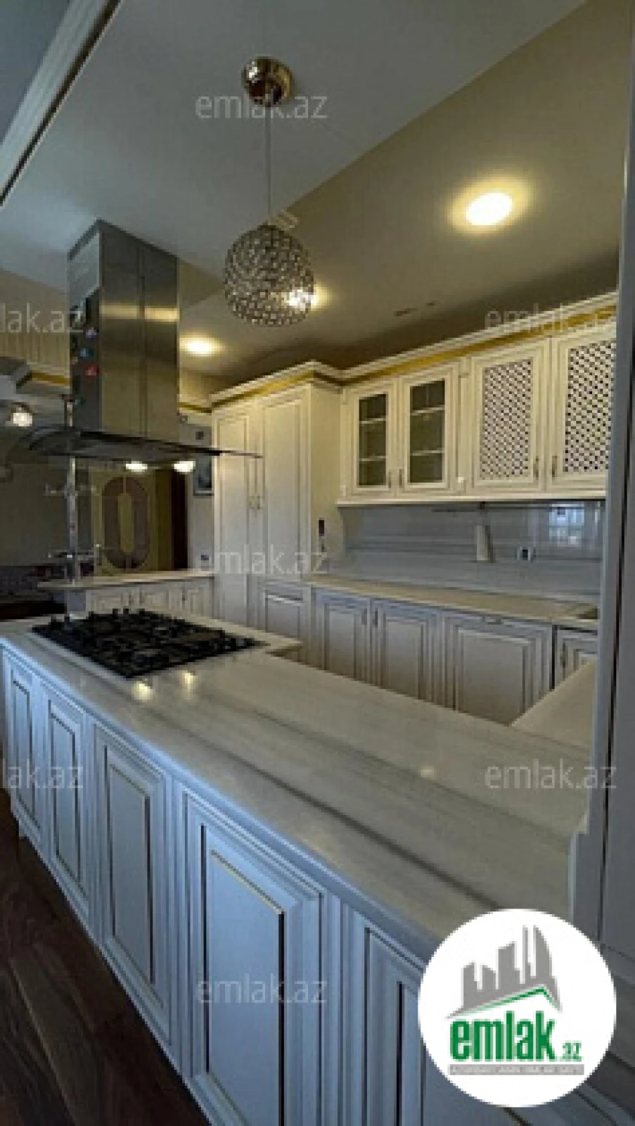 Satılır 5 otaqlı köhnə tikili 232 m²