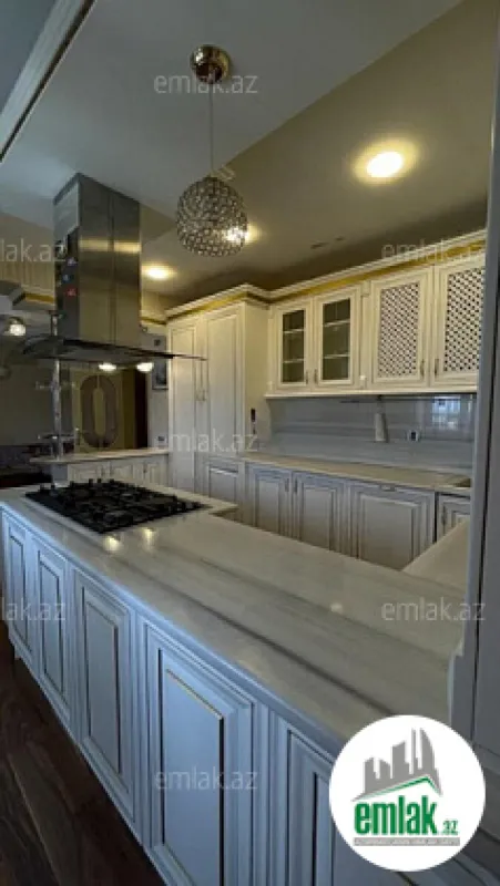 Satılır 5 otaqlı köhnə tikili 232 m²