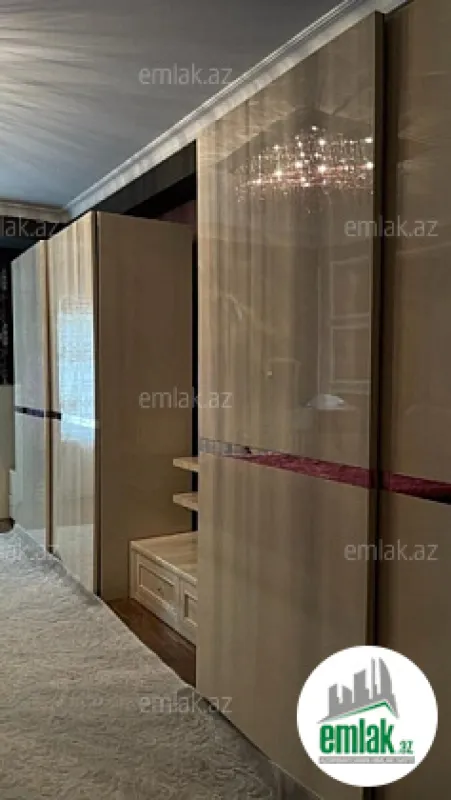 Satılır 5 otaqlı köhnə tikili 232 m²