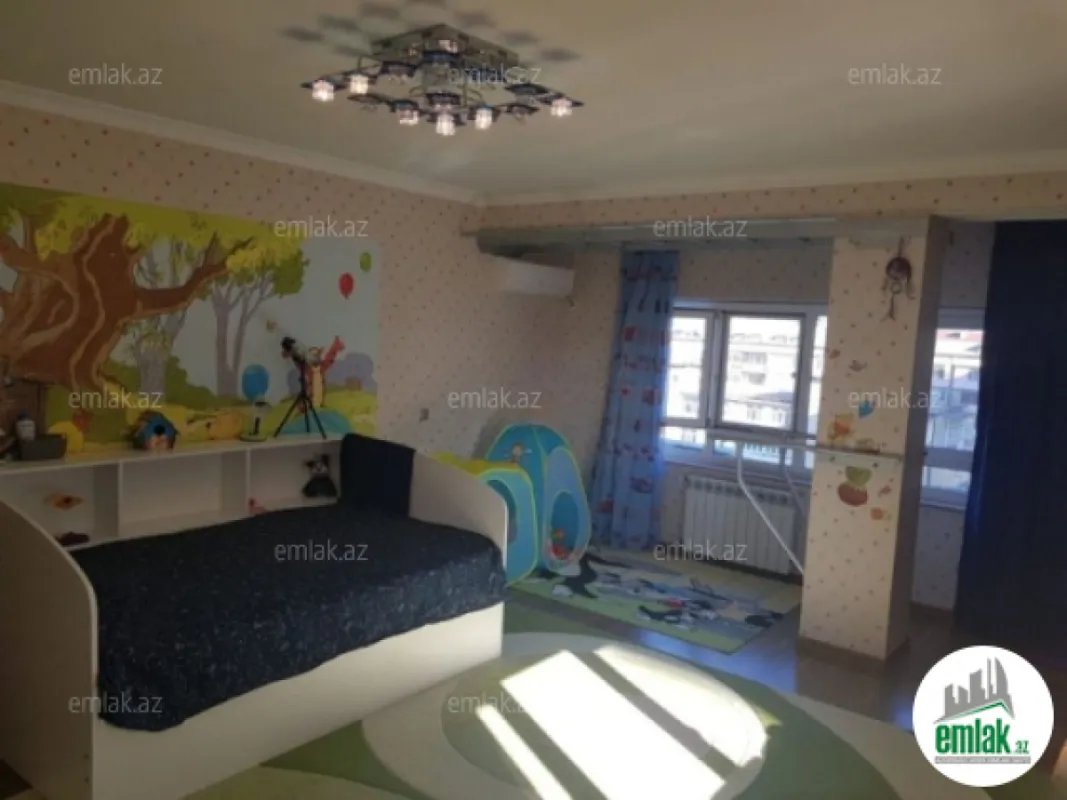 Satılır 5 otaqlı köhnə tikili 232 m²