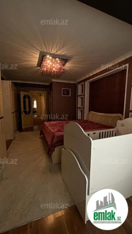 Satılır 5 otaqlı köhnə tikili 232 m²