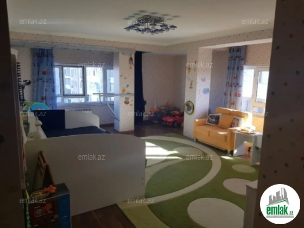 Satılır 5 otaqlı köhnə tikili 232 m²