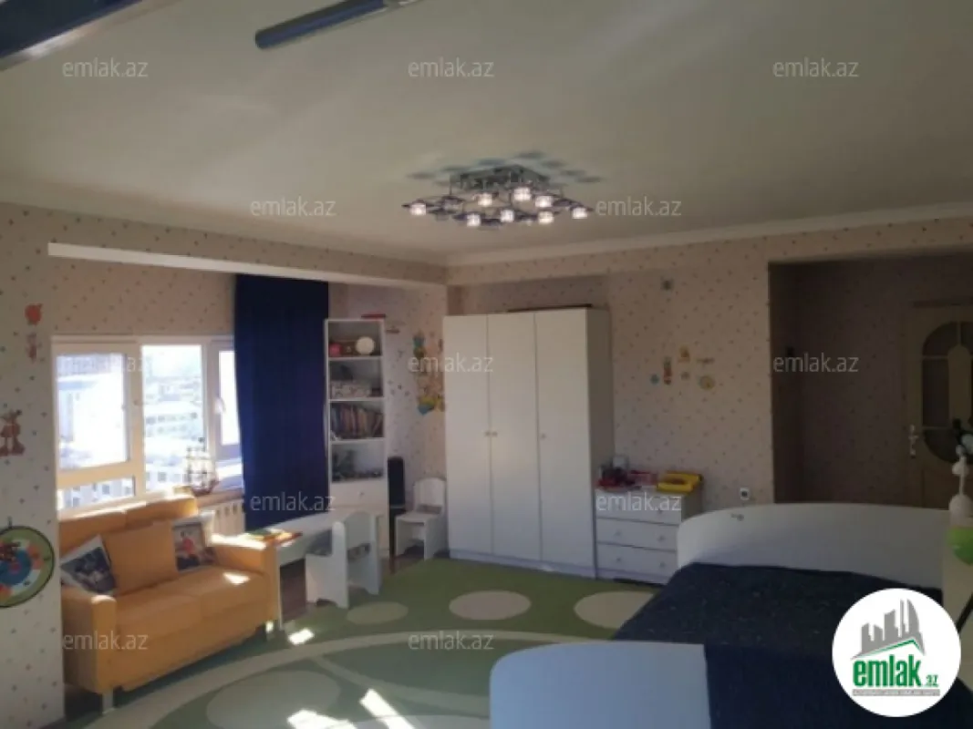 Satılır 5 otaqlı köhnə tikili 232 m²