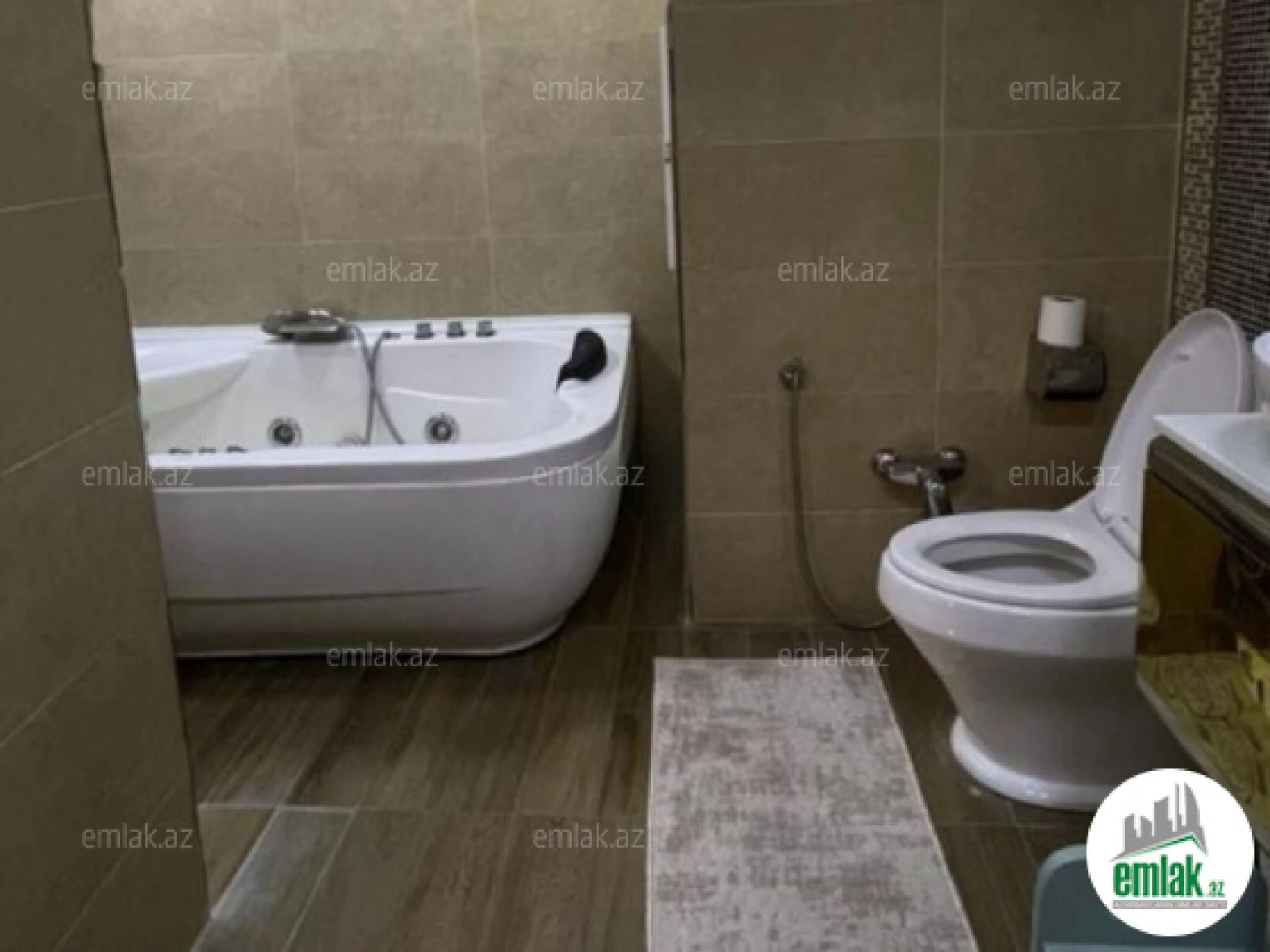 Satılır 5 otaqlı köhnə tikili 232 m²