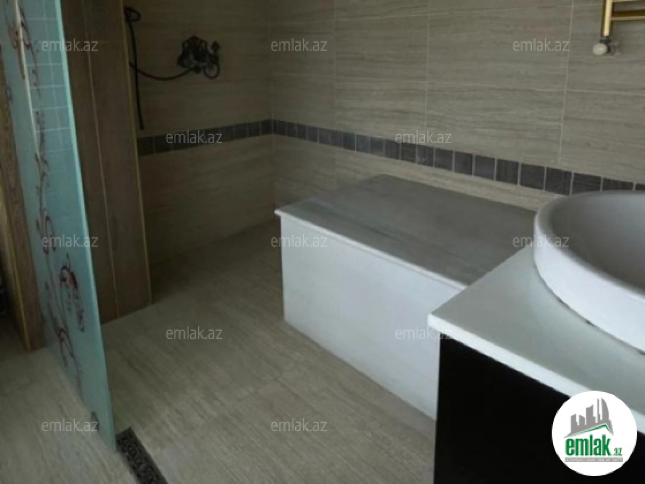 Satılır 5 otaqlı köhnə tikili 232 m²