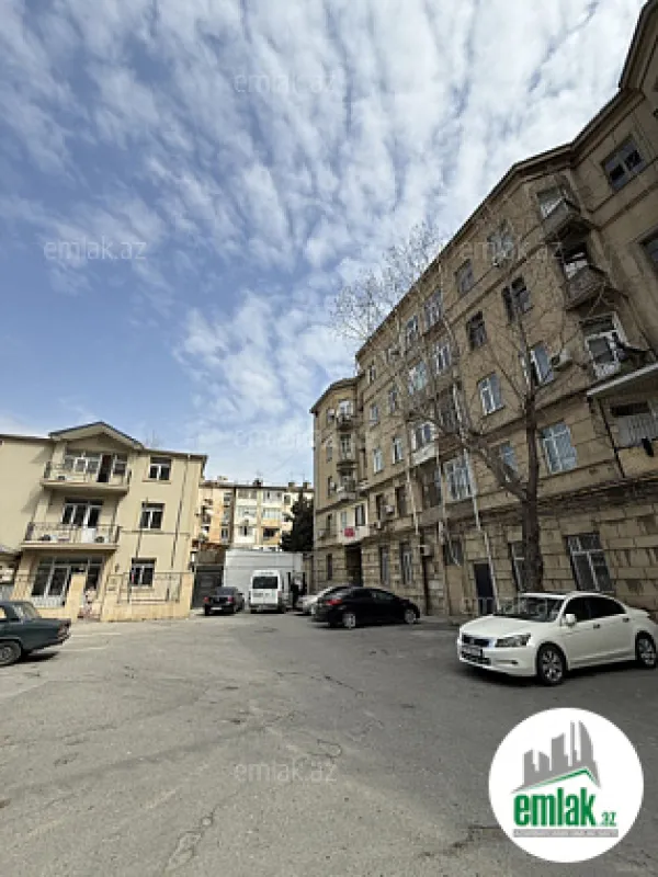 Satılır 3 otaqlı köhnə tikili 85 m²