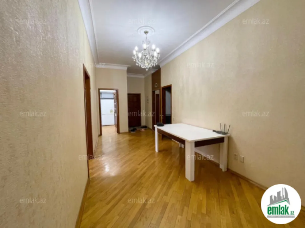 Satılır 3 otaqlı yeni tikili 145 m²