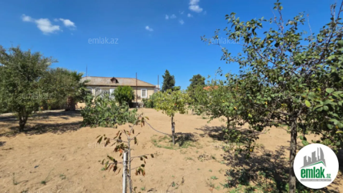 Satılır 7 otaqlı mənzil 180 m²